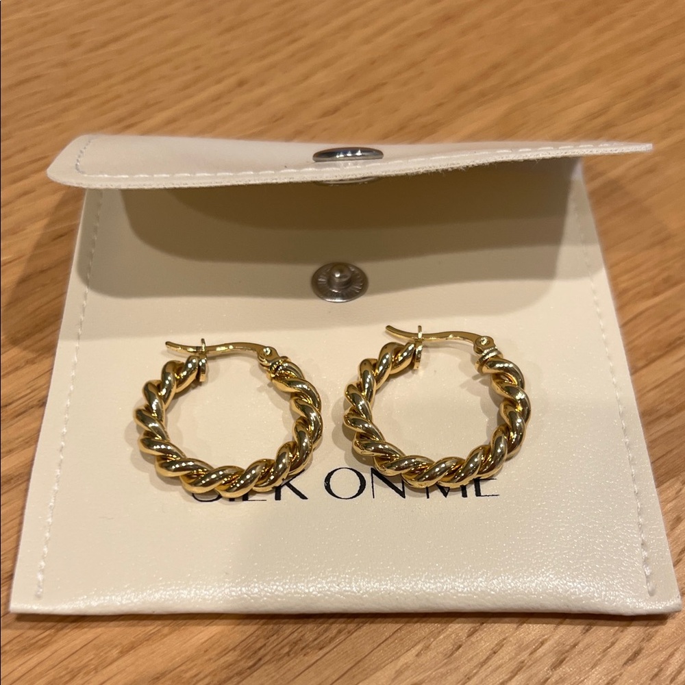 NEVER WORN Gold Twisted Hoop Earrings